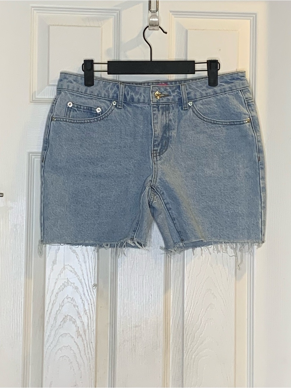 Edikted Distressed Light Blue Jean Shorts Size Medium